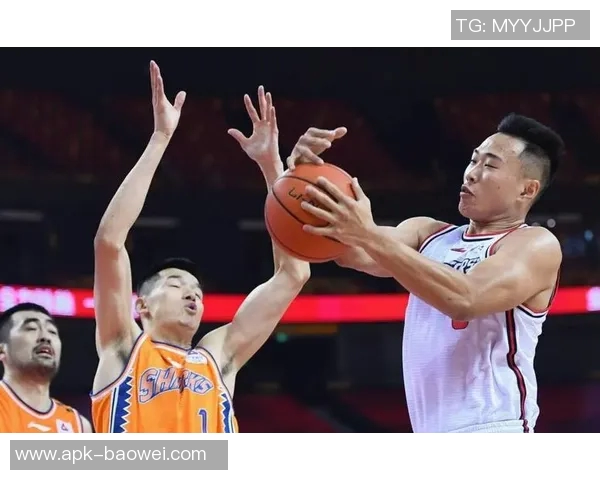 明星篮球场上失误频频引发网友调侃笑声不断引发热议